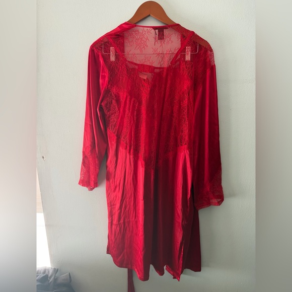 Victoria's Secret Red Satin Robe and Lingerie Set BNWT size M/L 34C - Picture 4 of 8